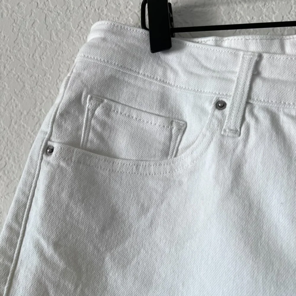 Levi’s Women’s White High Waist Denim Jean Shorts Plus Size 22W - Picture 4 of 11